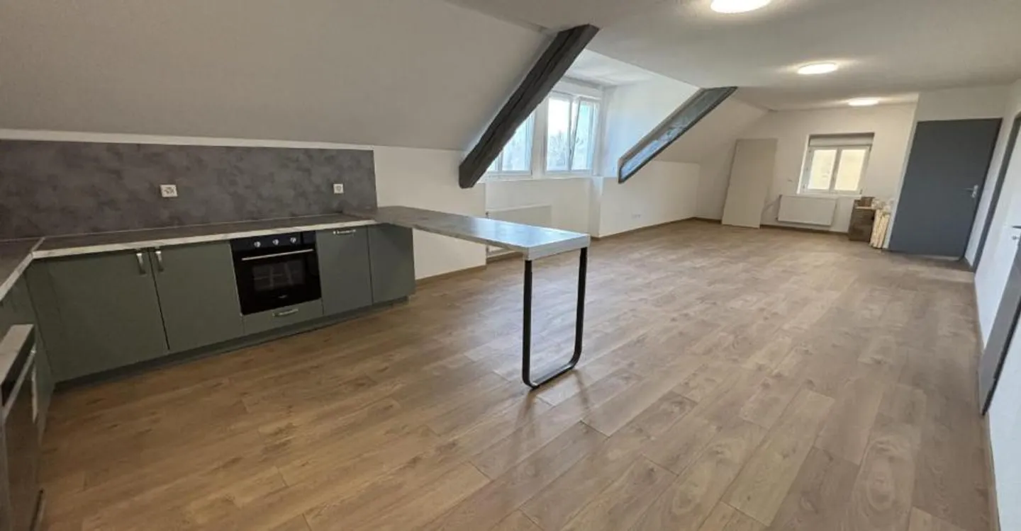 Charming 3.5 Room Apartment - Photo 3 of 9