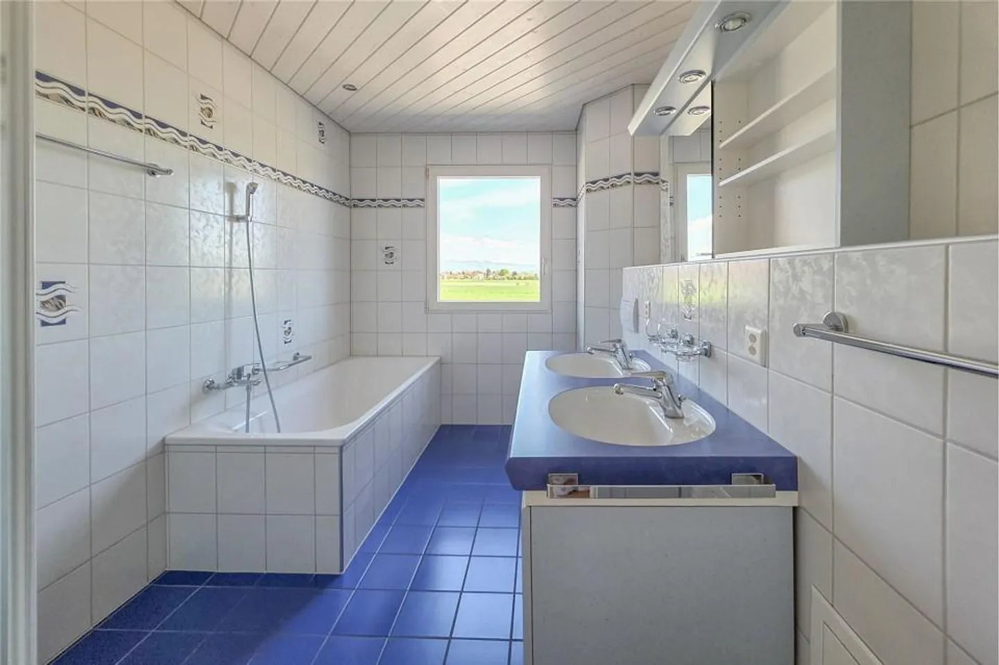 Geräumiges Familienhaus in Kappelen - Foto 12 von 13