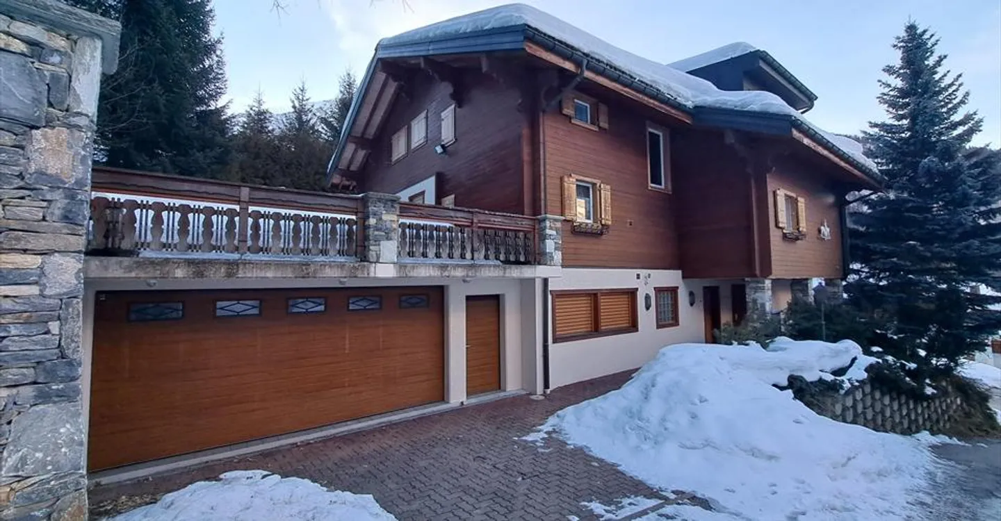 Magnificent 8-room Chalet in Leukerbad – Luxury and Nature in the Heart of the Alps - Photo 1 of 12