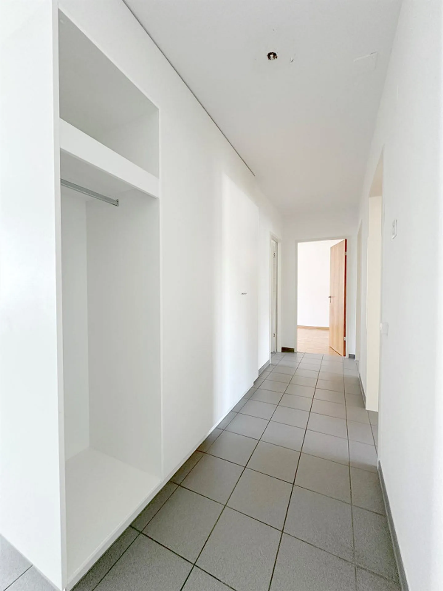 Vie confortable dans une propriété bien entretenue ! - Photo 2 sur 11