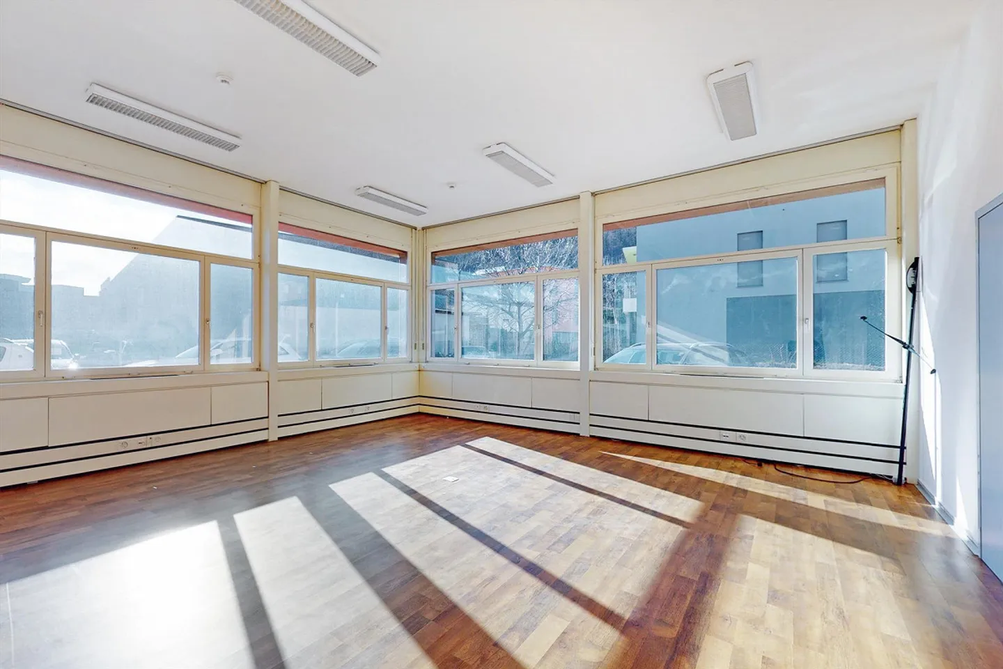 Espace commercial de 125m2 au rez-de-chaussée - Accessibilité stratégique - Photo 4 sur 10