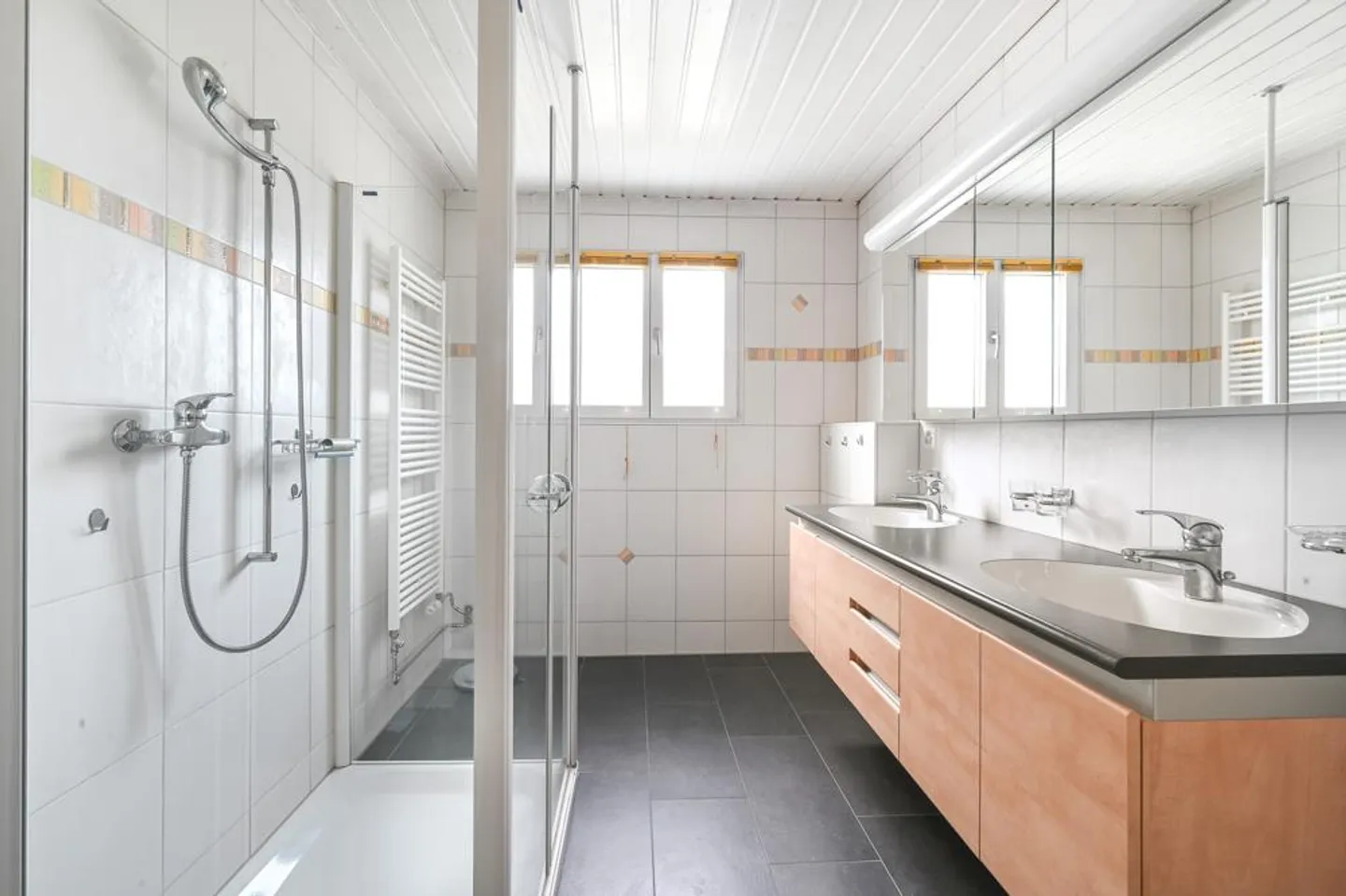 Ruhig gelegenes Zuhause mit Entwicklungspotenzial - Foto 6 von 7