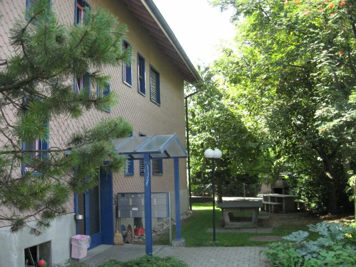 Appartement 4.5 pièces au rez-de-chaussée dans le vert - Photo 1 sur 5