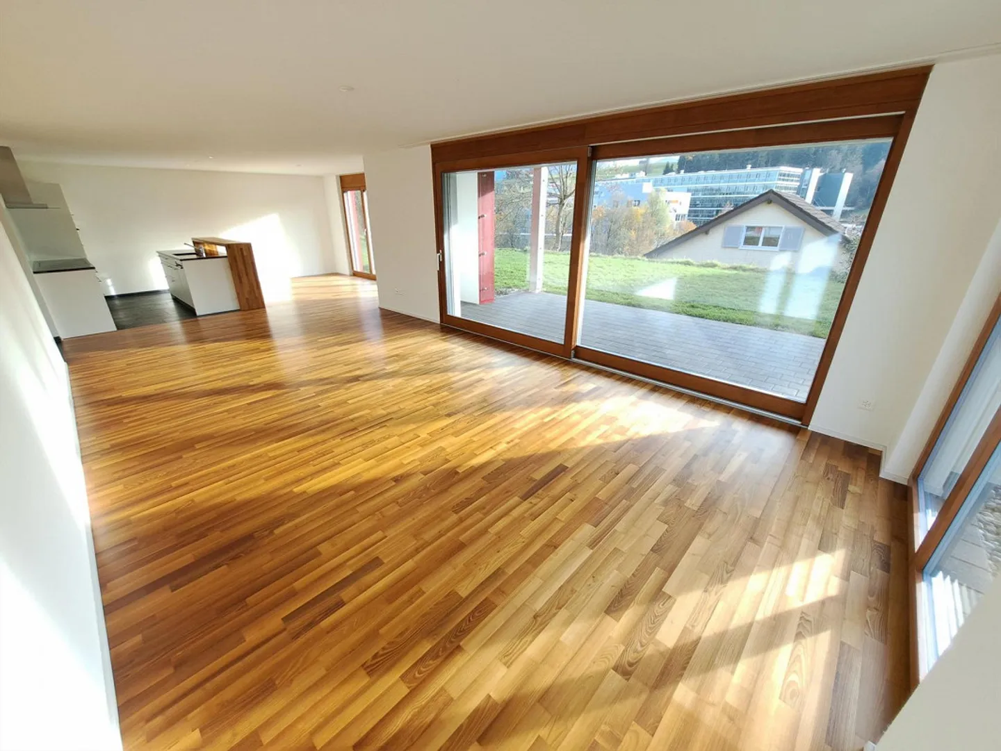 Moderne 4.5-Zimmerwohnung im Dachgeschoss mit Schwedenofen - 120 m2! - Foto 2 von 10