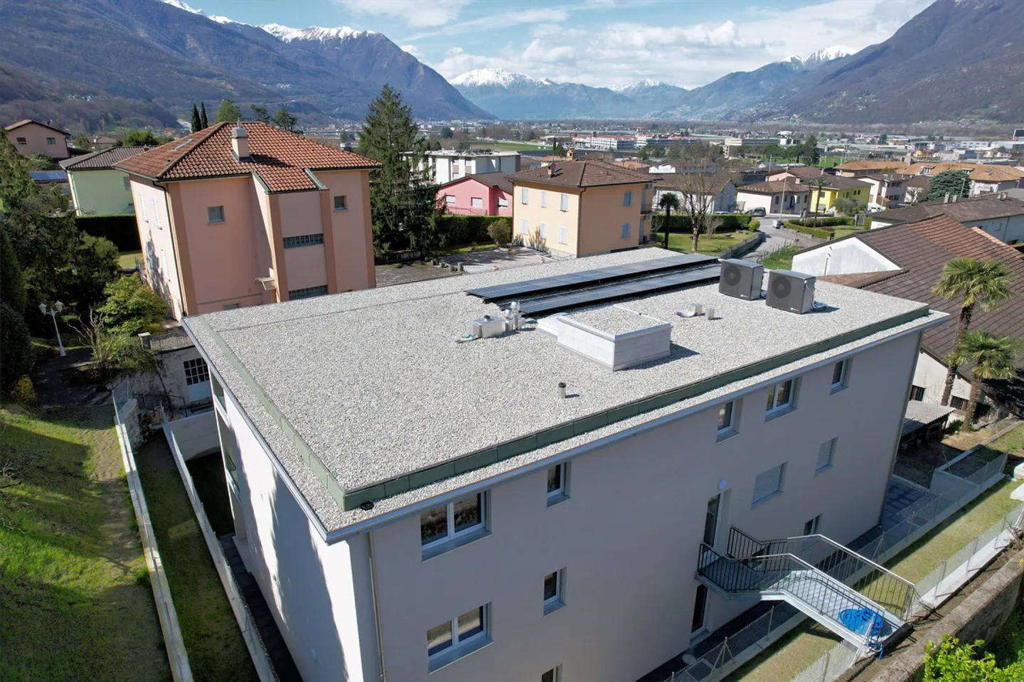 Nuovo elegante appartamento con giardino privato - Foto 4 di 15