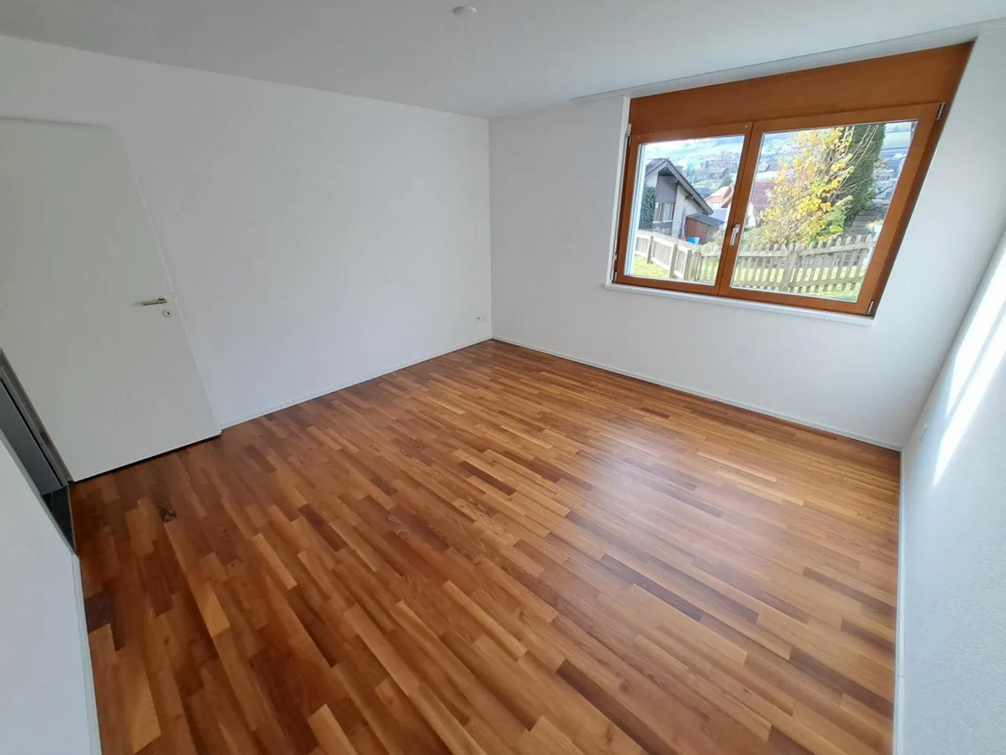 Moderne 4.5-Zimmerwohnung im Dachgeschoss mit Schwedenofen - 120 m2! - Foto 9 von 10