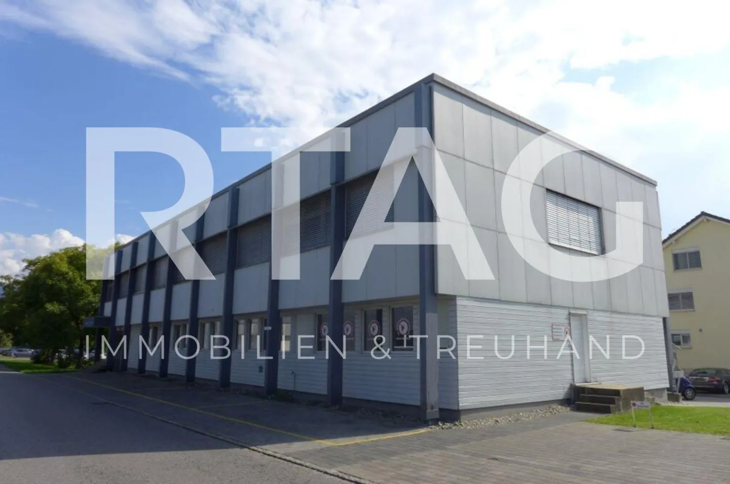 Commercial premises - Photo 1 of 9