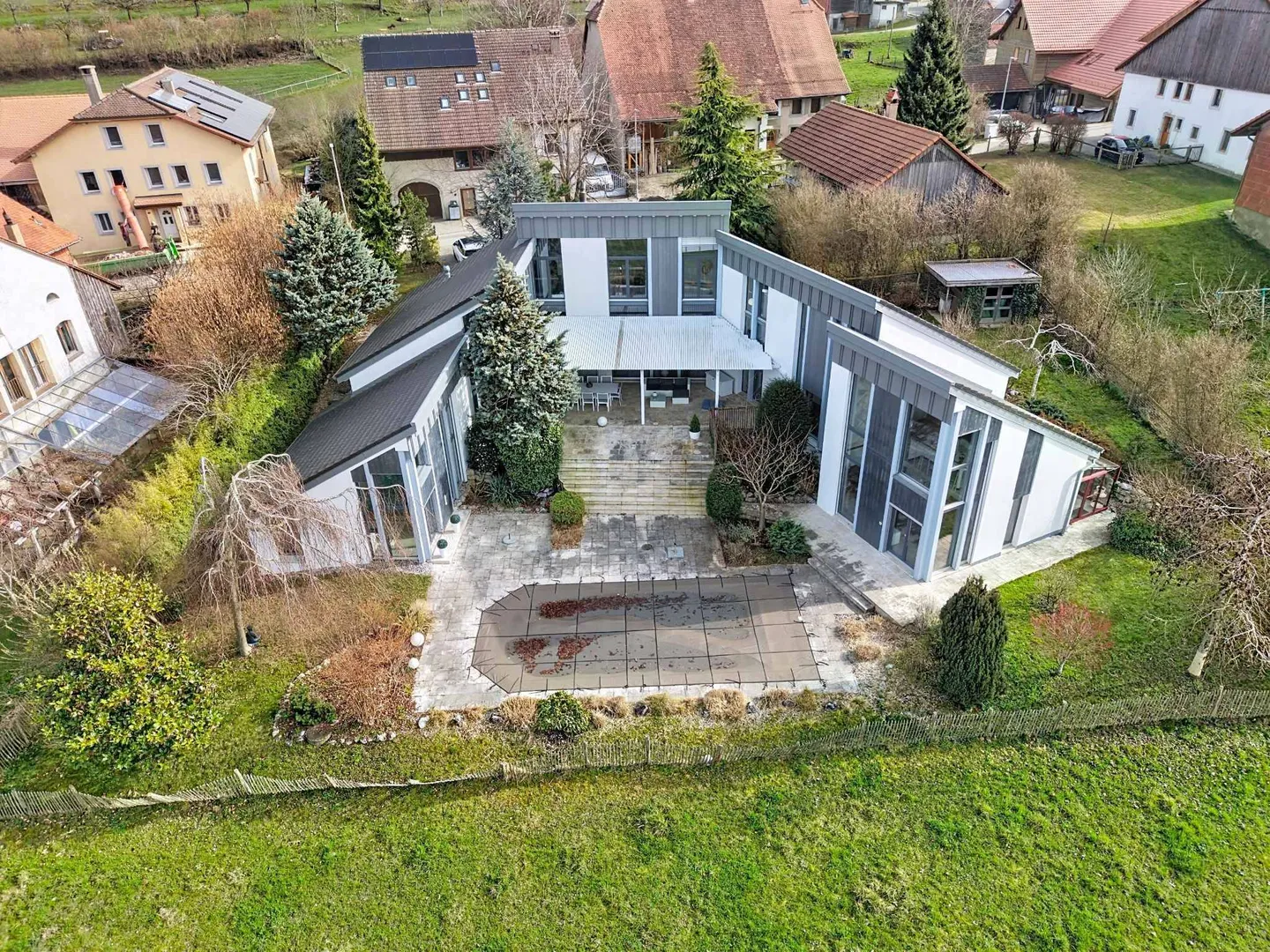 Modern Architect Villa with 7.5 Rooms and Swimming Pool - Photo 2 of 13