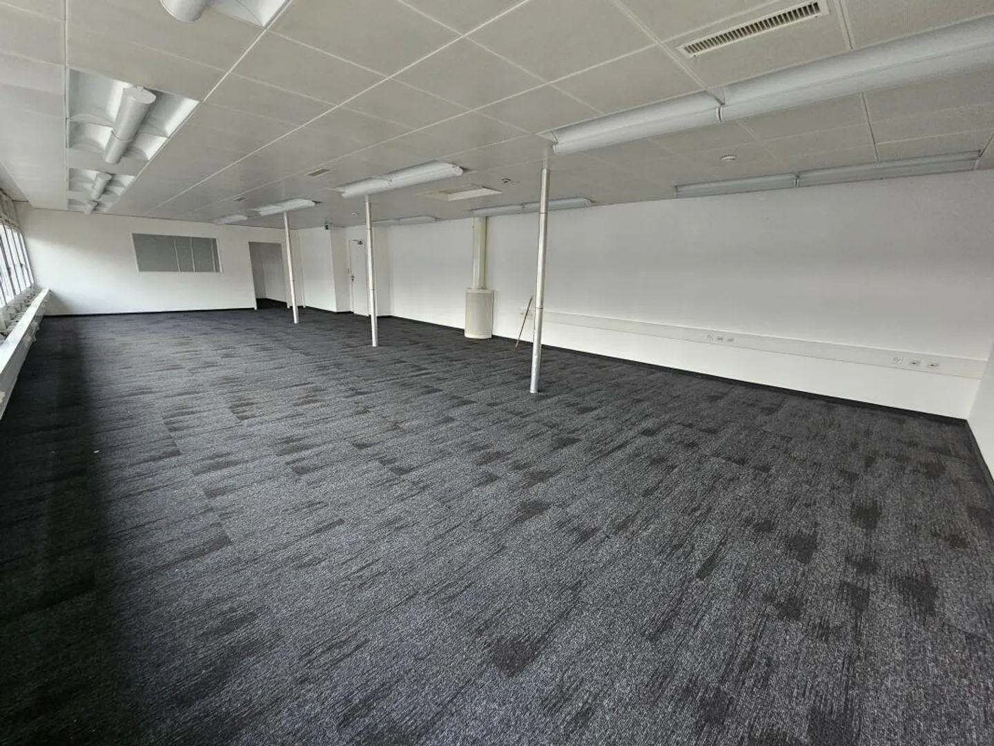 Commercial premises - Photo 4 of 9