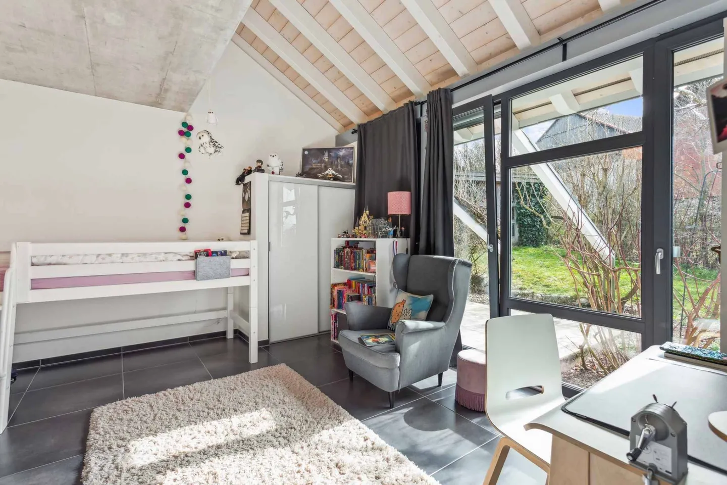 Modern Architect Villa with 7.5 Rooms and Swimming Pool - Photo 11 of 13