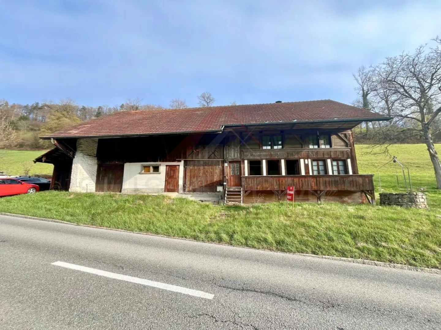 Charming farmhouse with large plot and development potential in Unterkulm (AG) - Photo 1 of 13