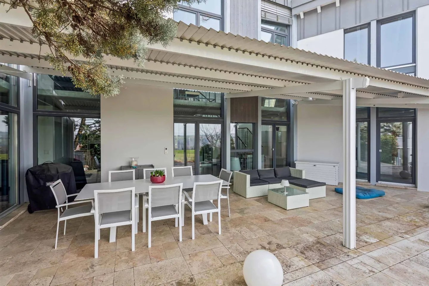 Modern Architect Villa with 7.5 Rooms and Swimming Pool - Photo 12 of 13