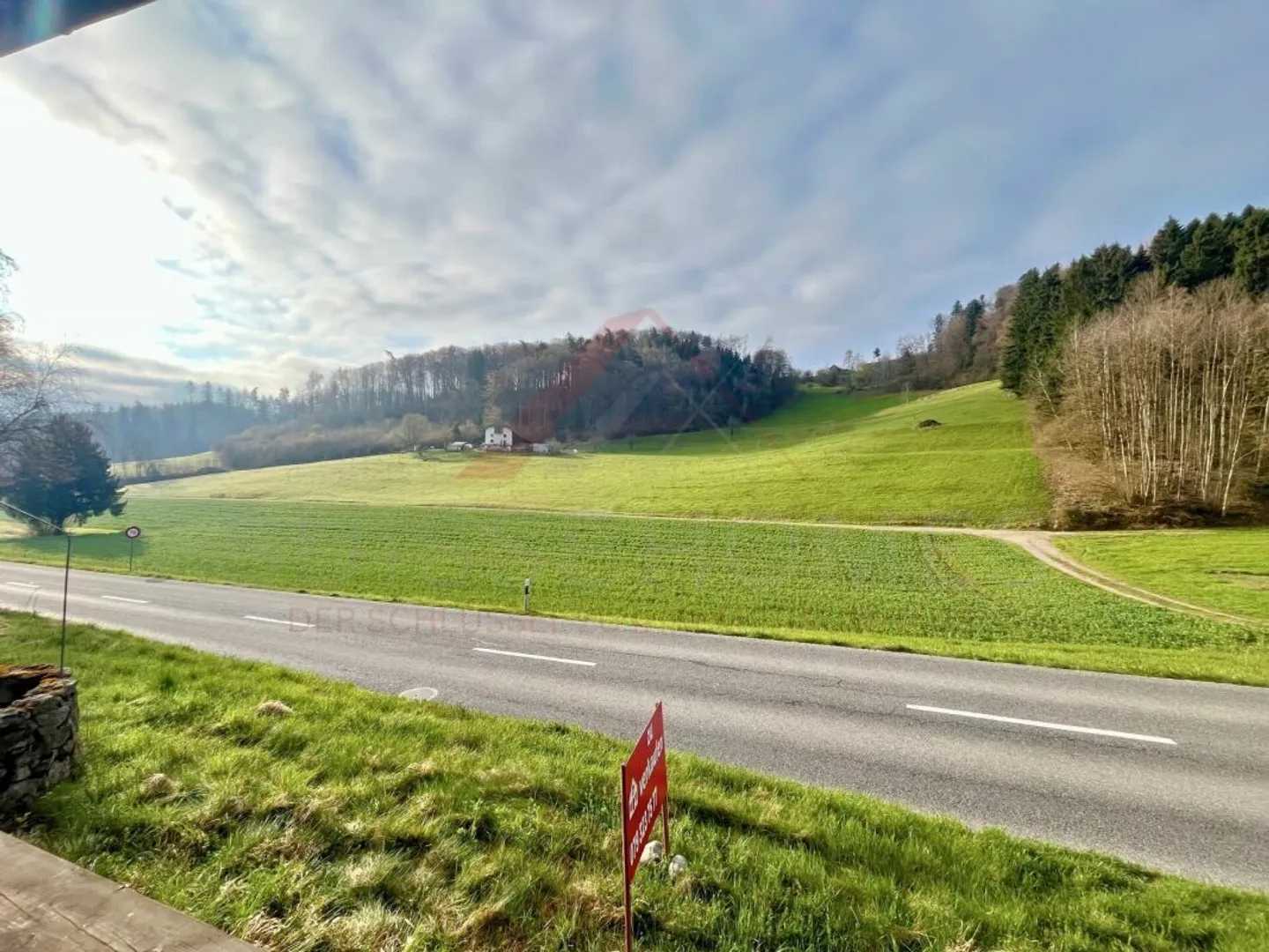 Charming farmhouse with large plot and development potential in Unterkulm (AG) - Photo 2 of 13