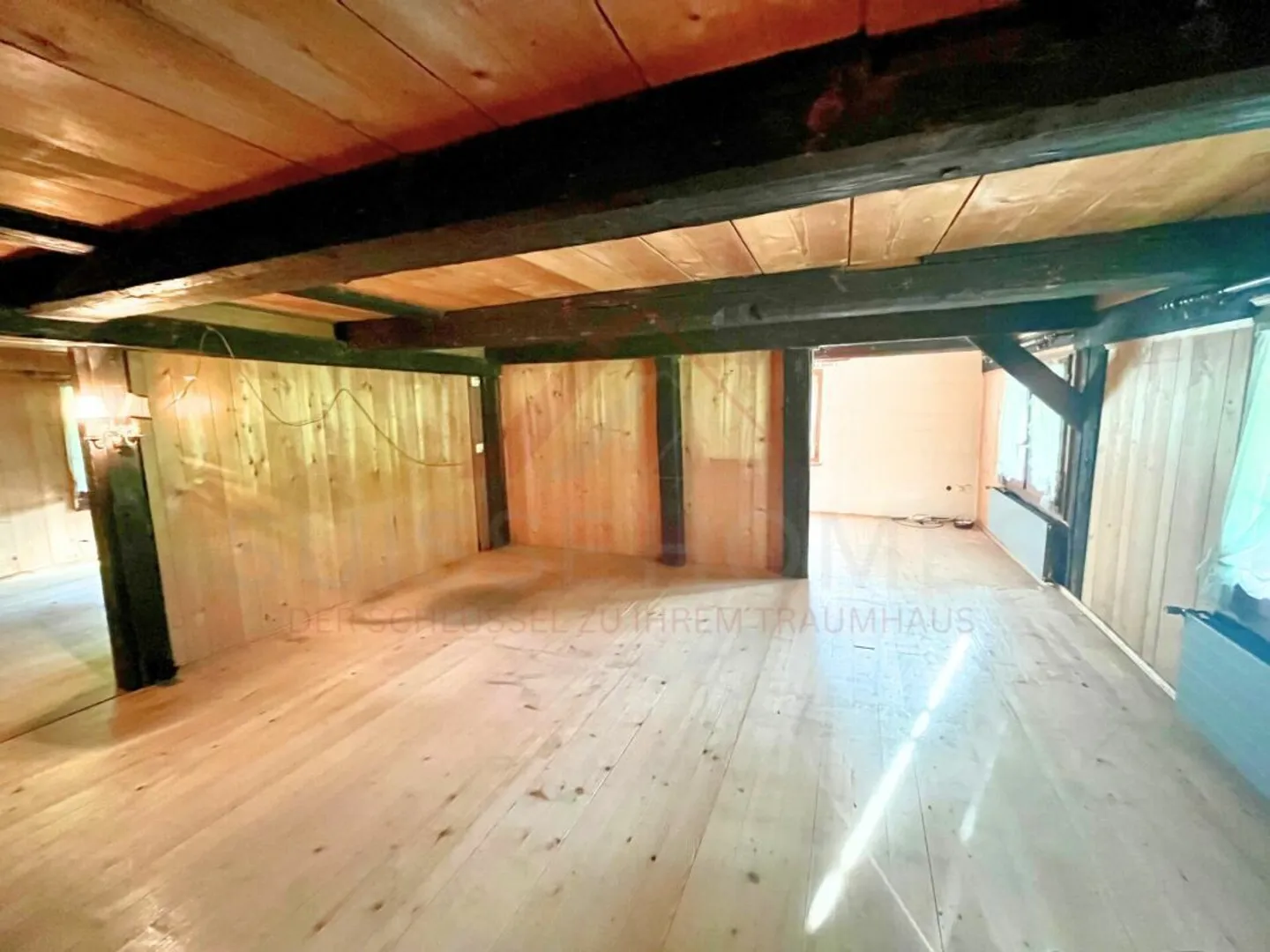 Charming farmhouse with large plot and development potential in Unterkulm (AG) - Photo 10 of 13