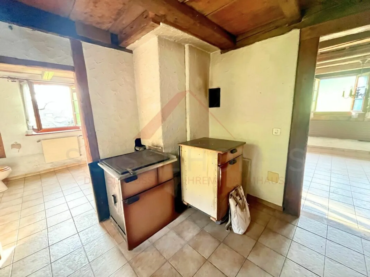 Charming farmhouse with large plot and development potential in Unterkulm (AG) - Photo 4 of 13