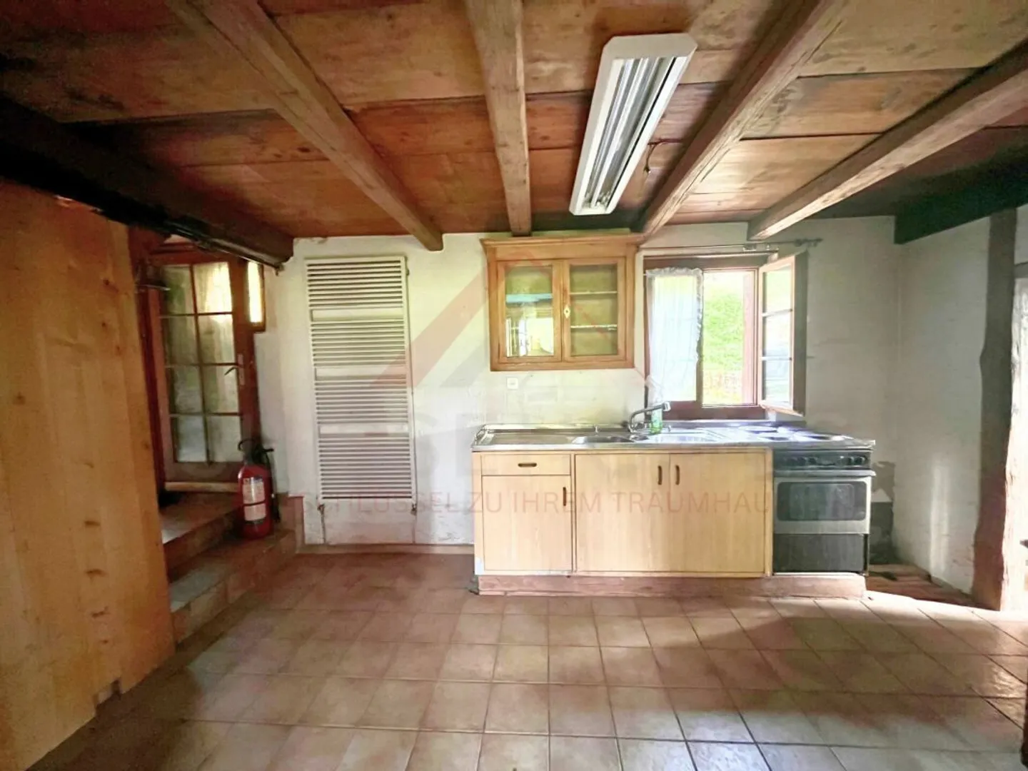 Charming farmhouse with large plot and development potential in Unterkulm (AG) - Photo 5 of 13