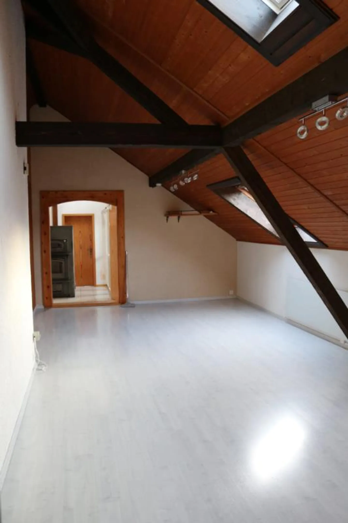 Appartement sous les combles de 6,5 pièces - Photo 1 sur 5