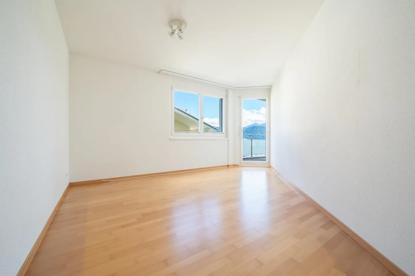 Exklusiv wohnen mit Panoramablick auf See und Berge - Foto 8 von 14