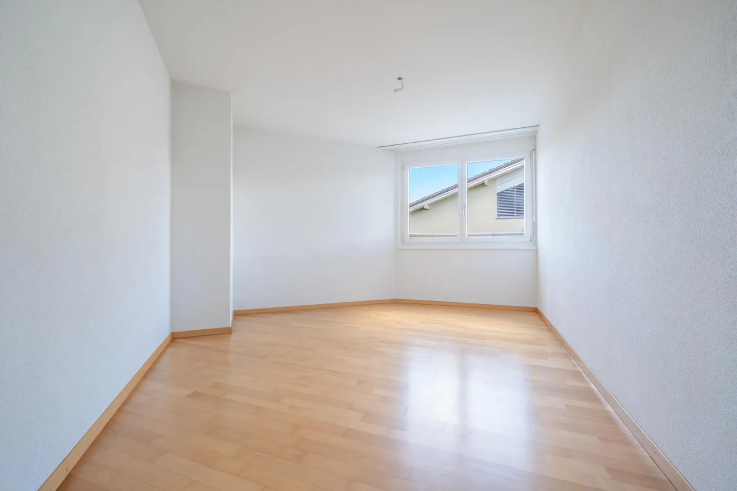 Exklusiv wohnen mit Panoramablick auf See und Berge - Foto 9 von 14