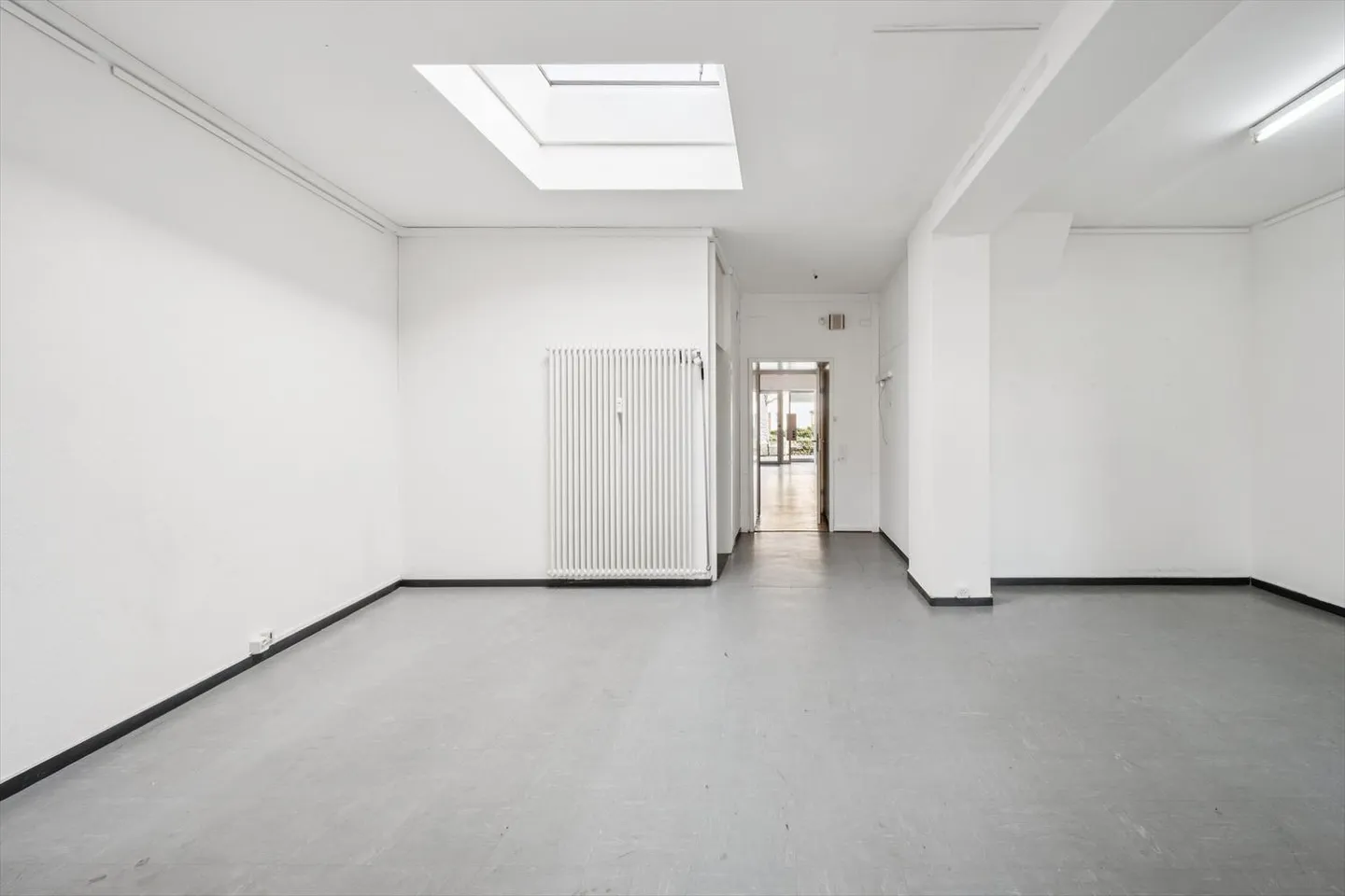 Espace commercial attrayant avec grande vitrine dans un emplacement de choix - Photo 5 sur 10