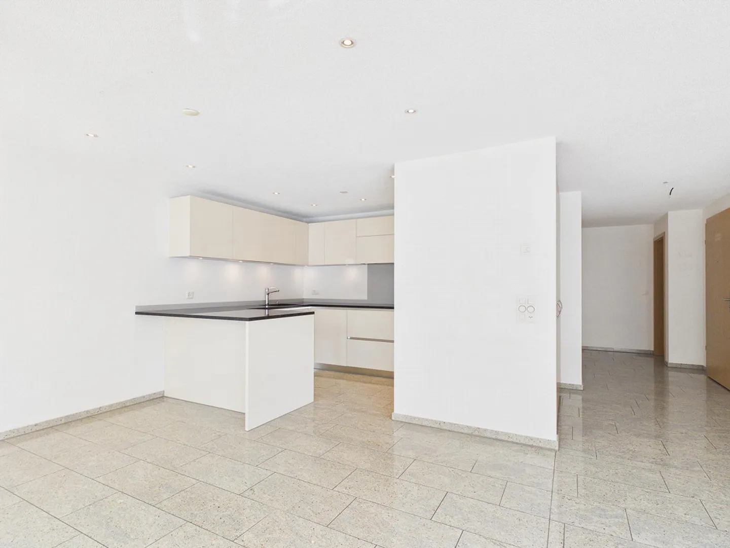 Vivere elegante con loggia in un quartiere popolare a Visp - Foto 3 di 11