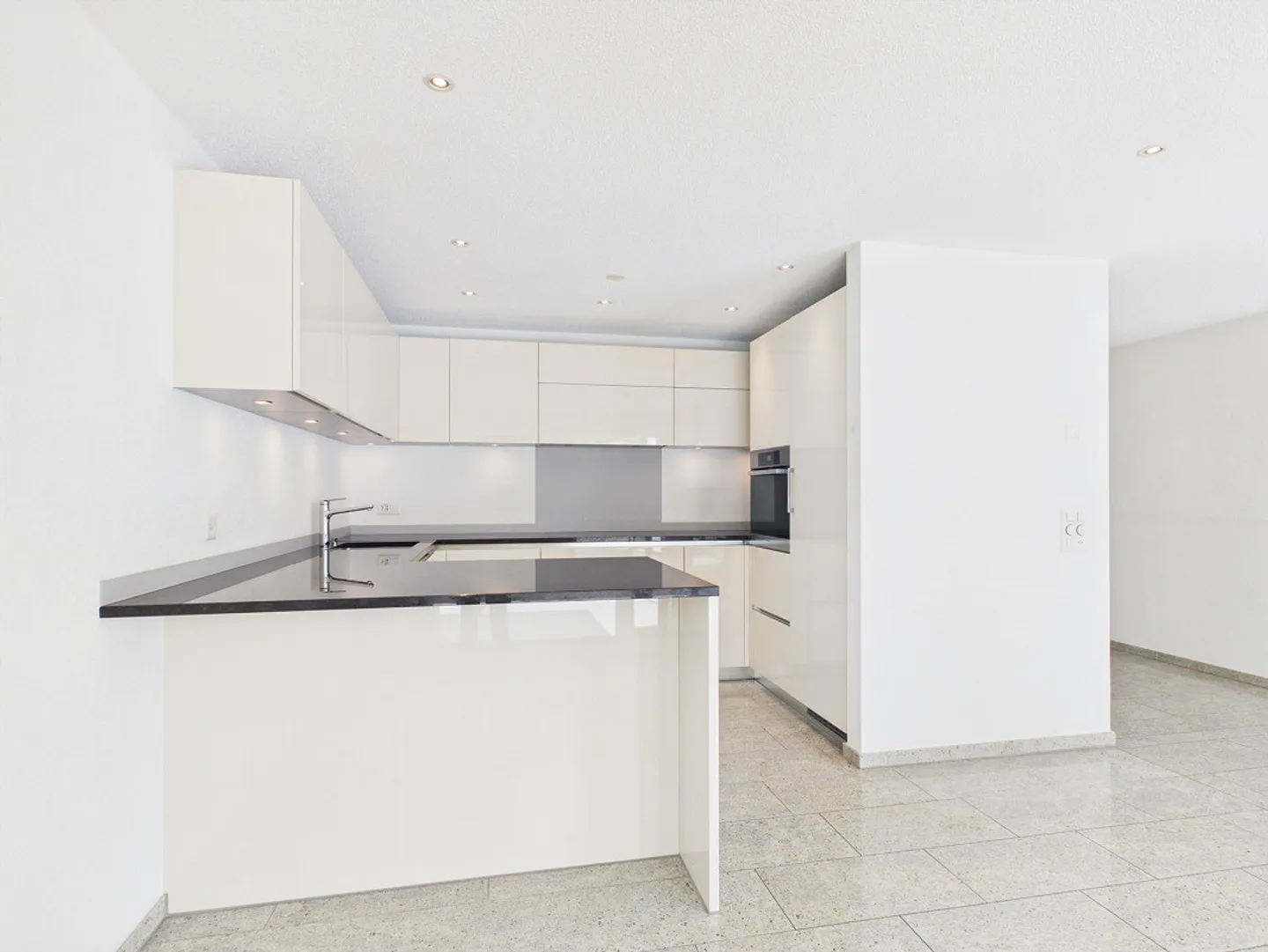 Vivere elegante con loggia in un quartiere popolare a Visp - Foto 4 di 11