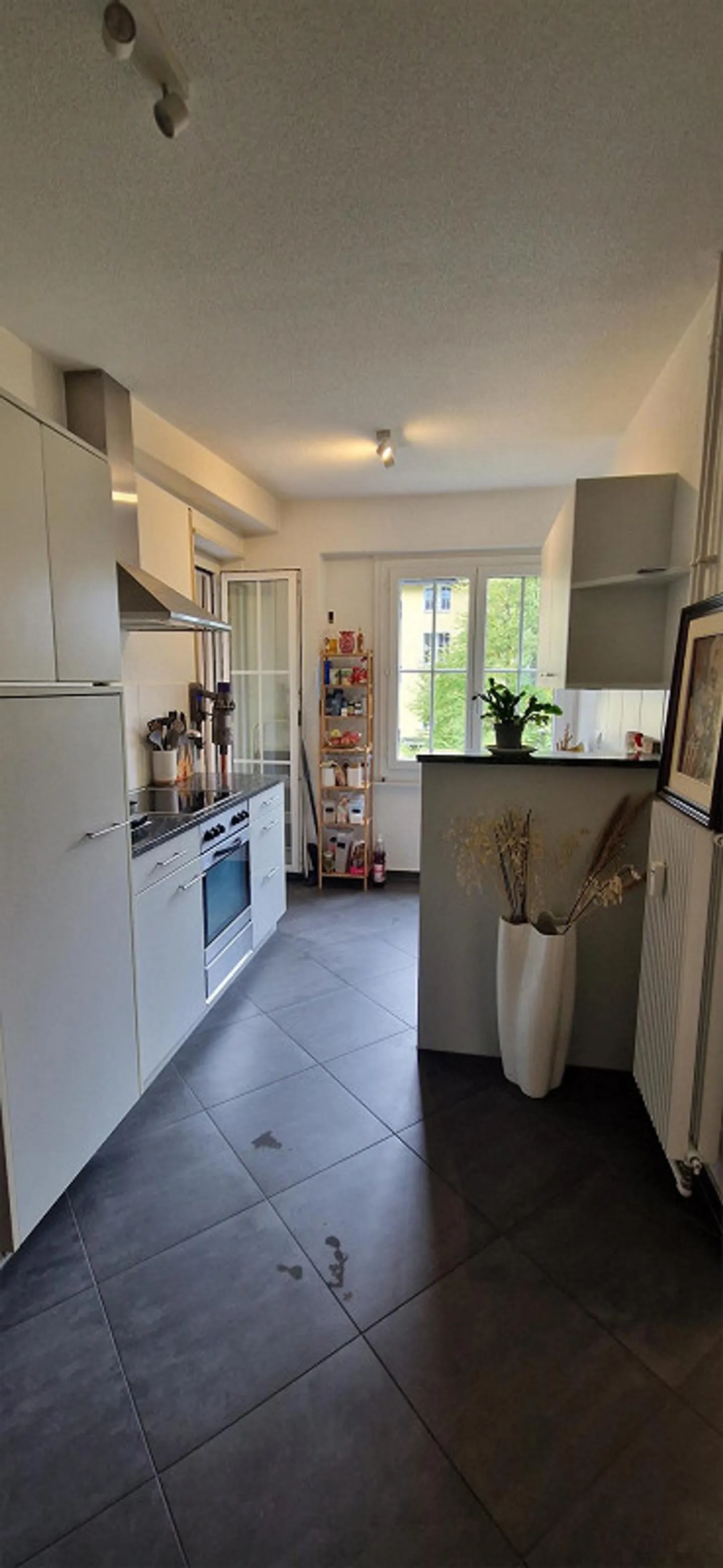 Helle & gemütliche 2.5-Zimmer-Wohnung mit Balkon im beliebten Rossfeld - Photo 2 of 10