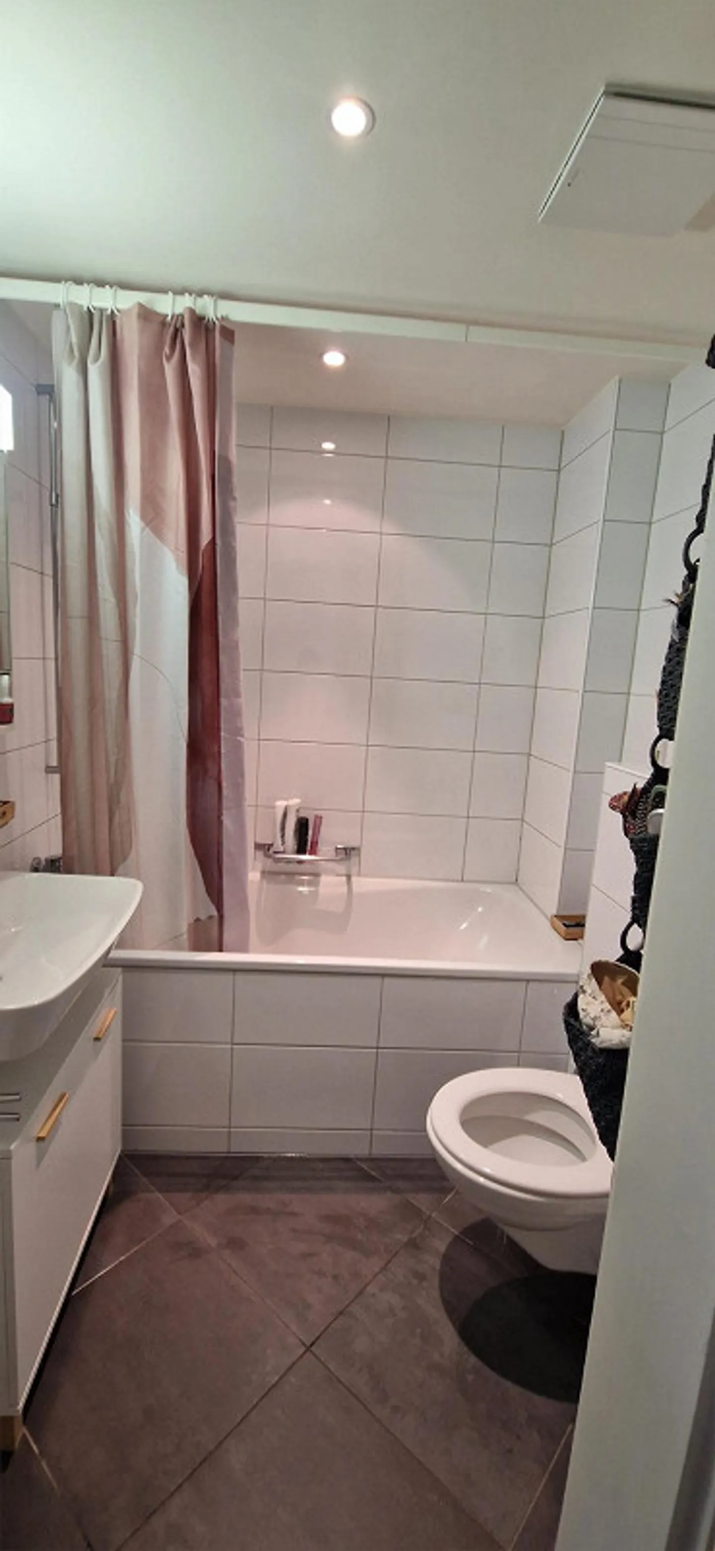 Helle & gemütliche 2.5-Zimmer-Wohnung mit Balkon im beliebten Rossfeld - Photo 4 of 10