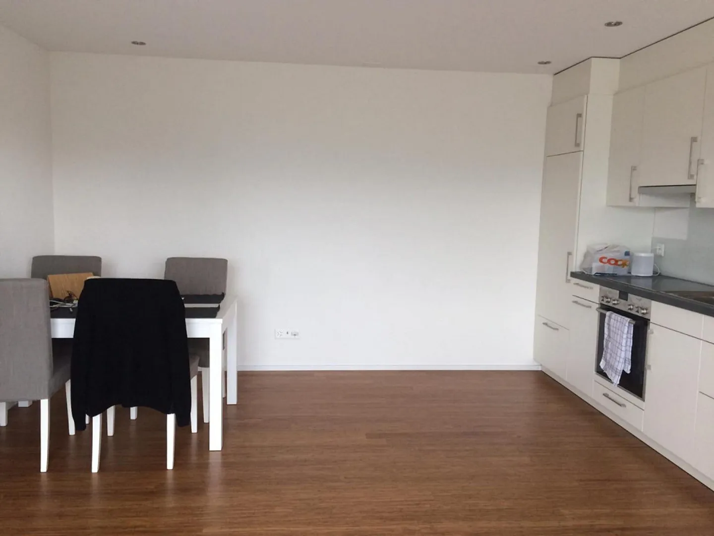Beautiful basement apartment - Photo 8 of 9