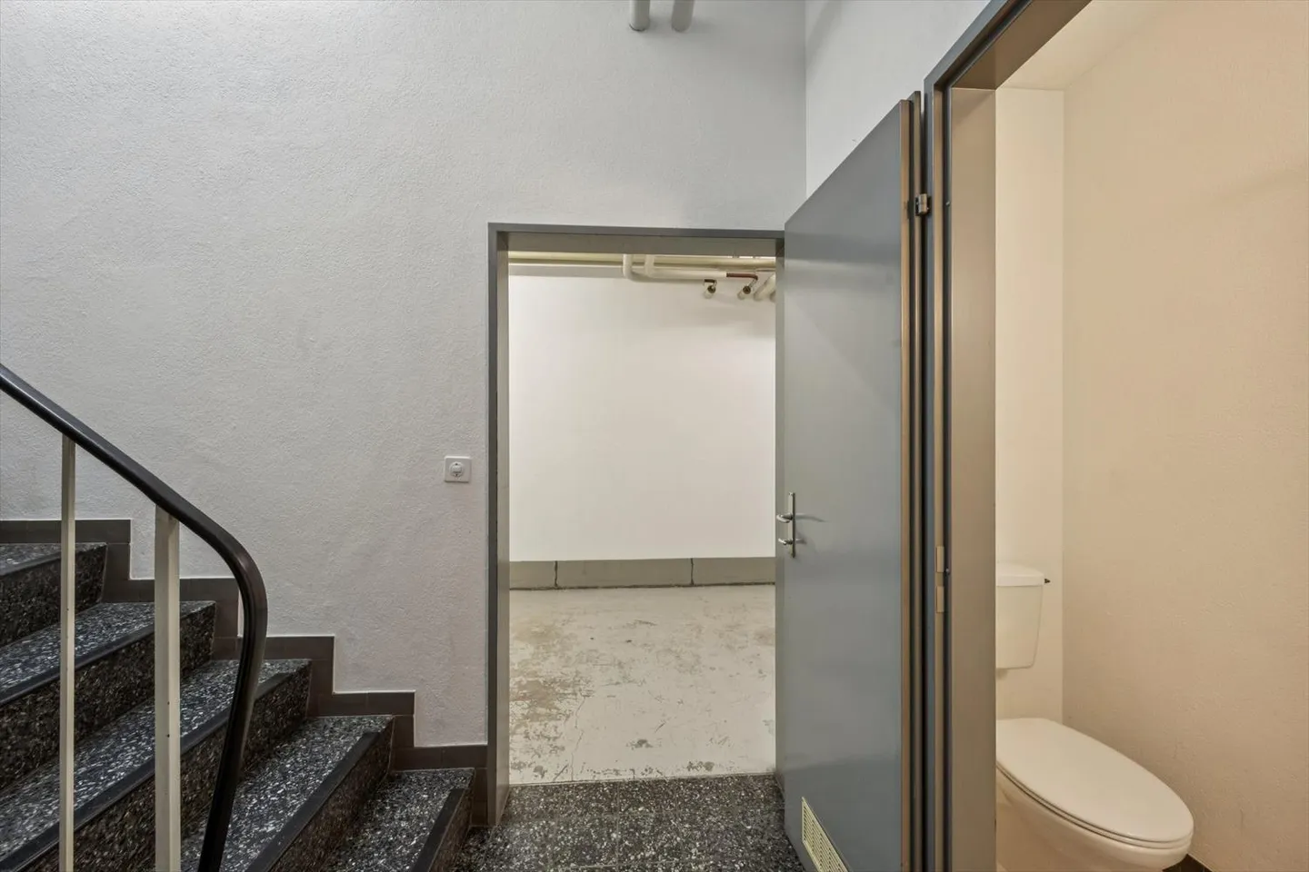 Espace commercial attrayant avec grande vitrine dans un emplacement de choix - Photo 9 sur 10