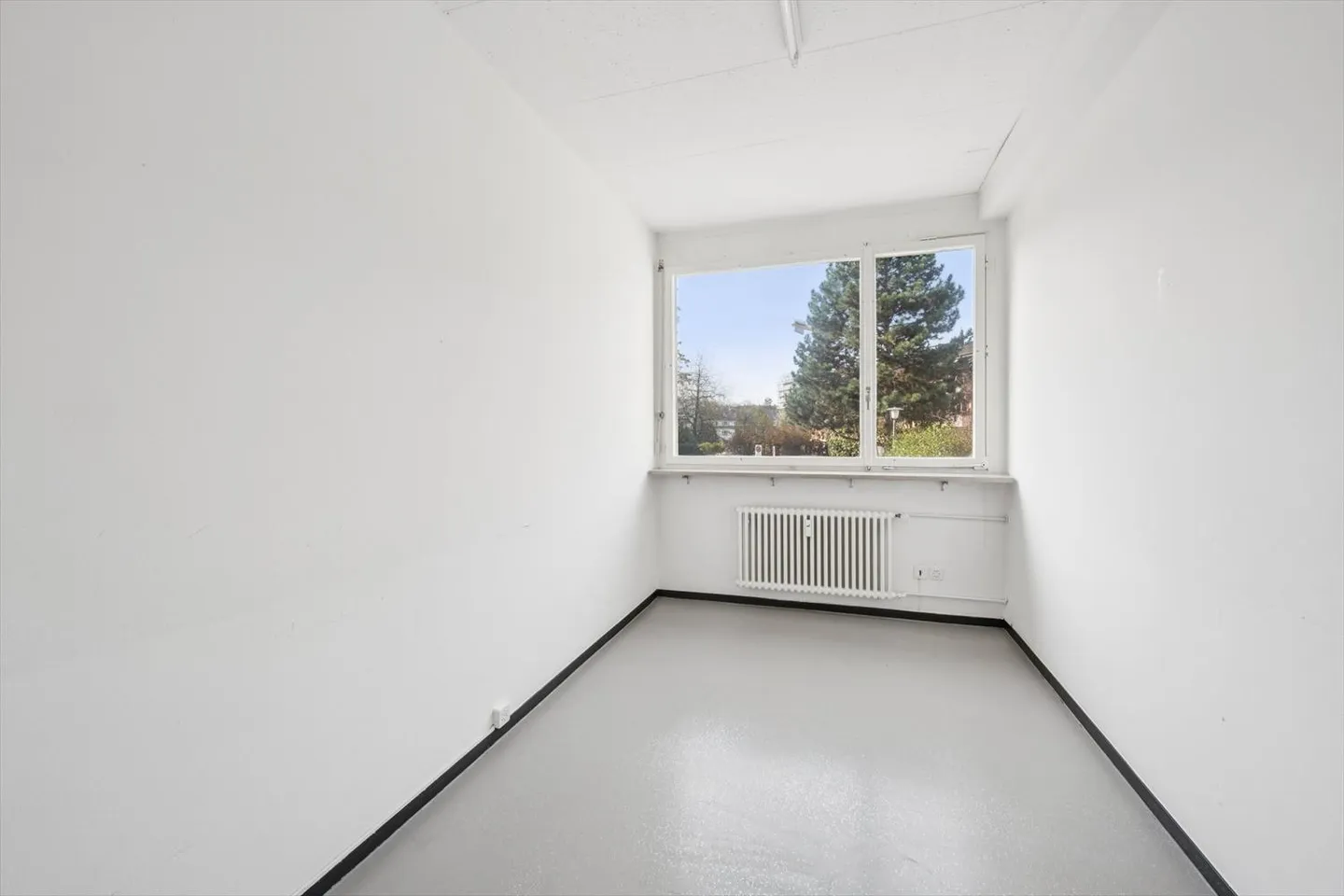 Espace commercial attrayant avec grande vitrine dans un emplacement de choix - Photo 6 sur 10