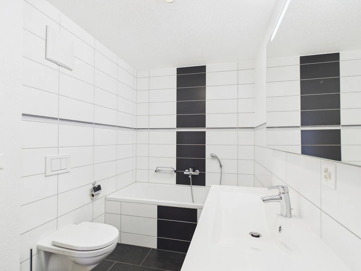 Vivere elegante con loggia in un quartiere popolare a Visp - Foto 7 di 11