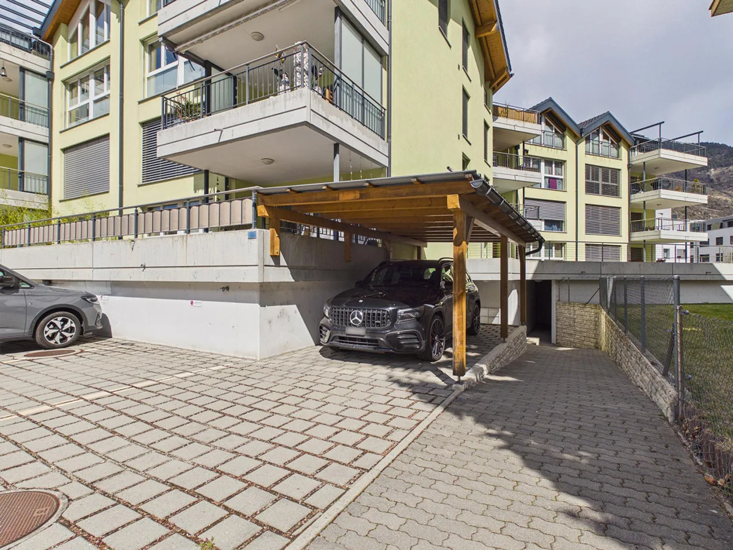 Vivere elegante con loggia in un quartiere popolare a Visp - Foto 9 di 11