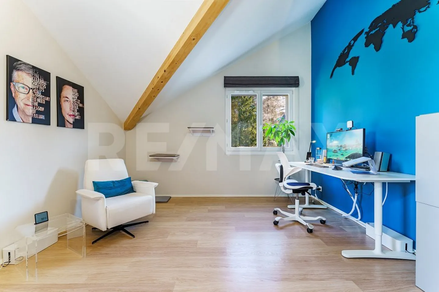 With large communal park, superb apartment - Photo 12 of 13