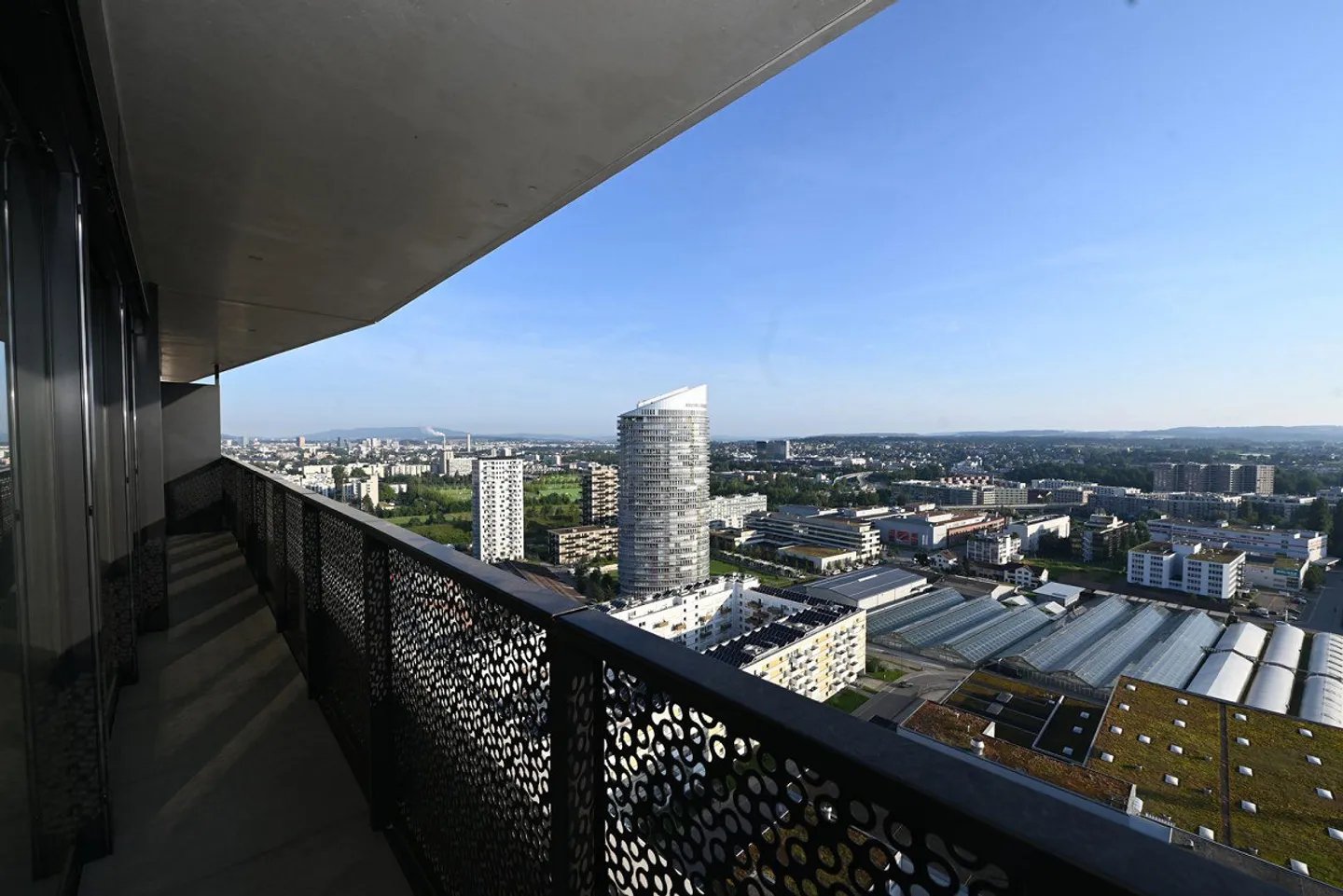 Exclusive 4.5-Room Apartment - Photo 2 of 12
