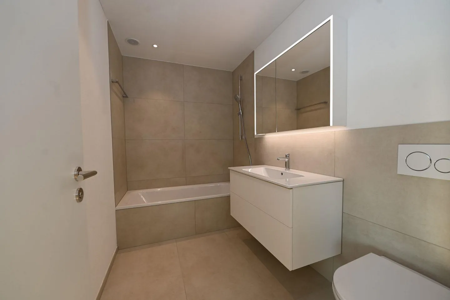 Exclusive 4.5-Room Apartment - Photo 5 of 12