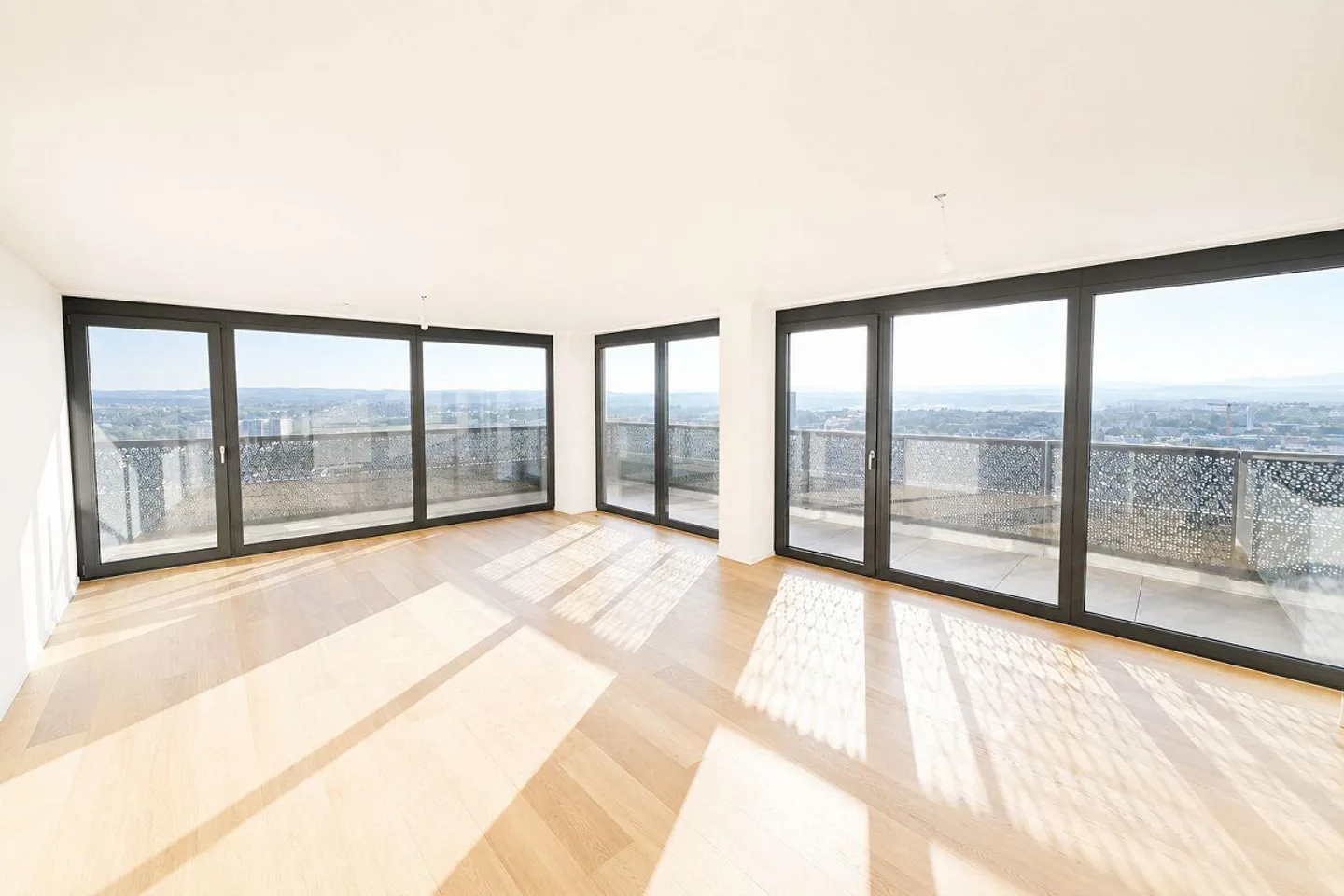 Exclusive 4.5-Room Apartment - Photo 8 of 12