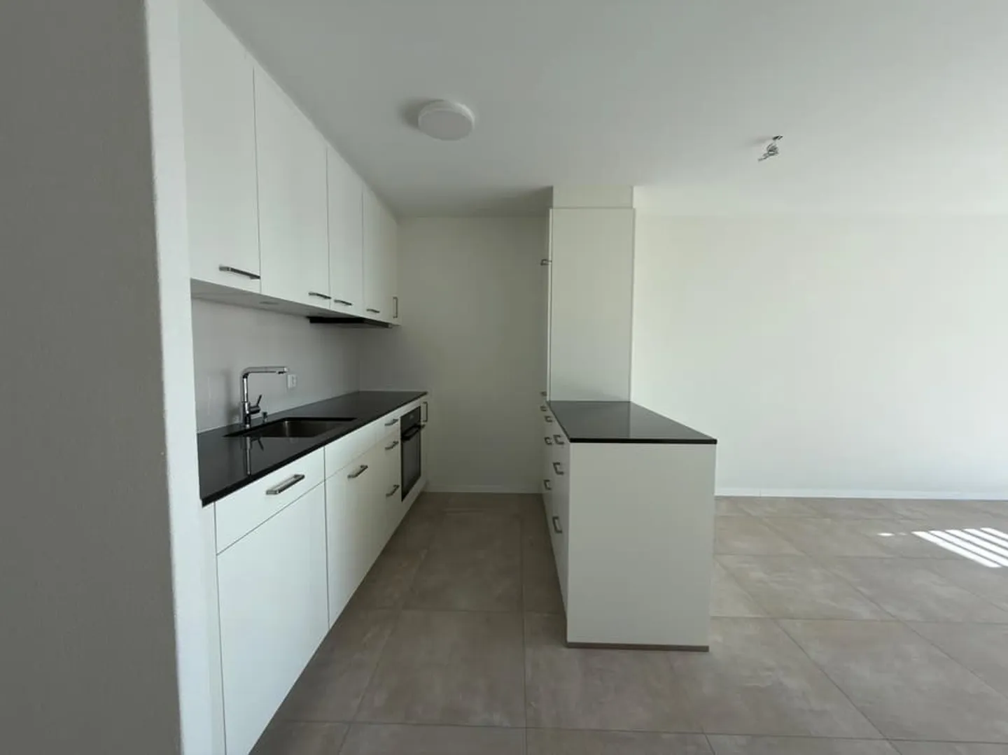 Bel appartamento ristrutturato di 3 stanze - Foto 4 di 8