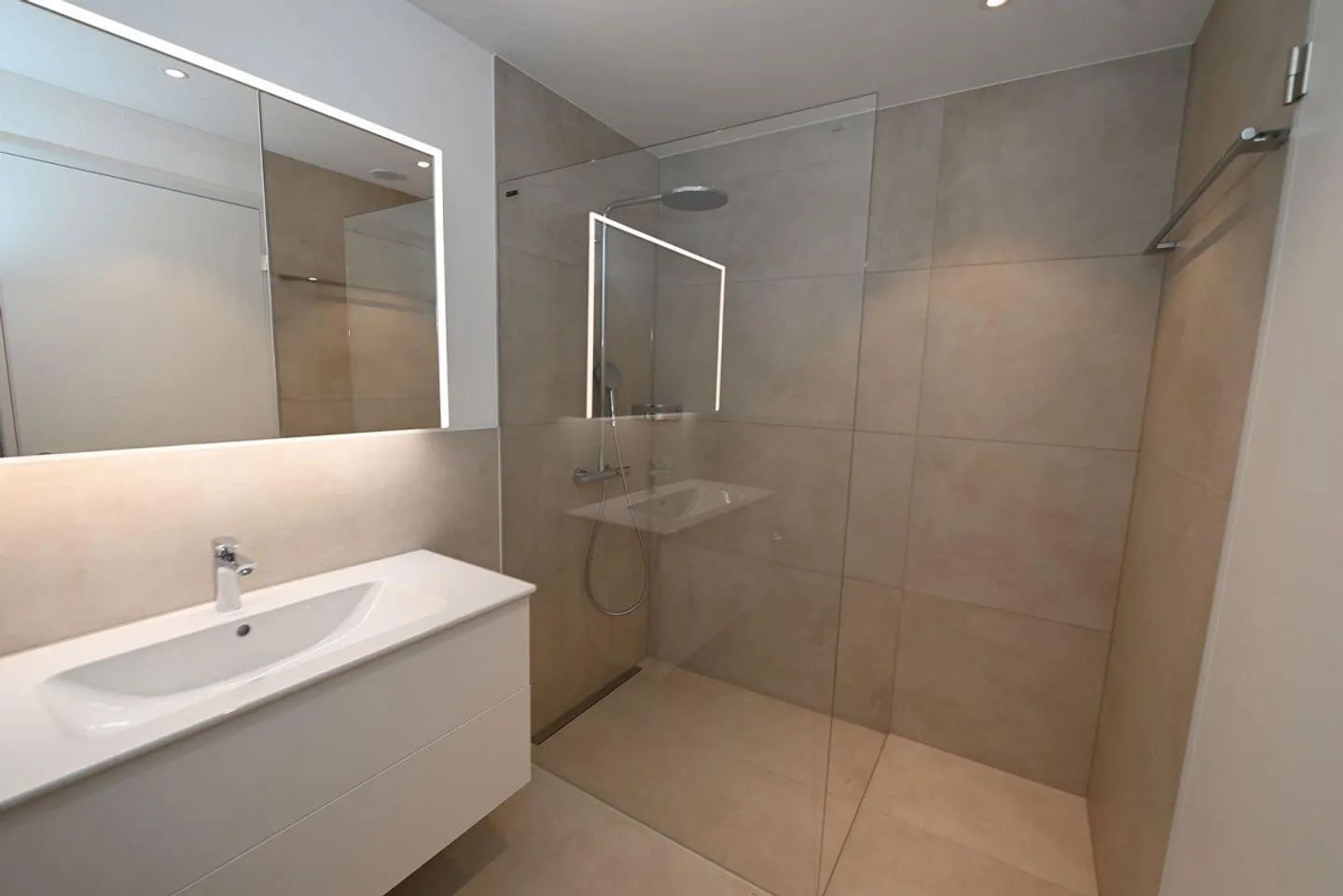 Exclusive 4.5-Room Apartment - Photo 6 of 12