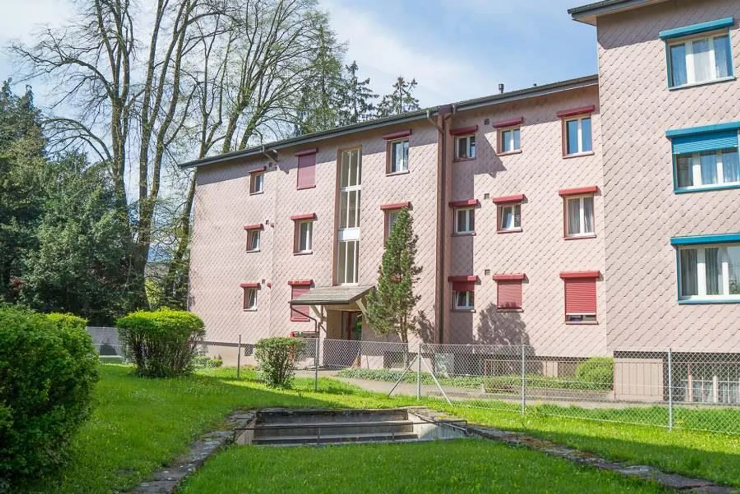 Cozy 4-Room Apartment in Rapperswil - Photo 1 of 9