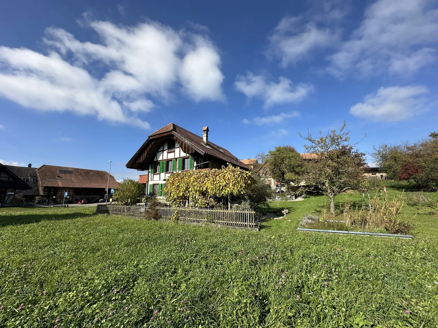 Casa bifamiliare con giardino - Foto 2 di 13