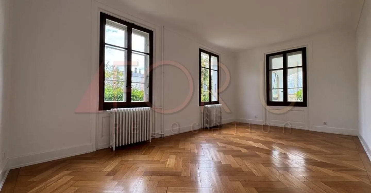 Elegantes Einfamilienhaus mit Garten - Foto 4 von 9