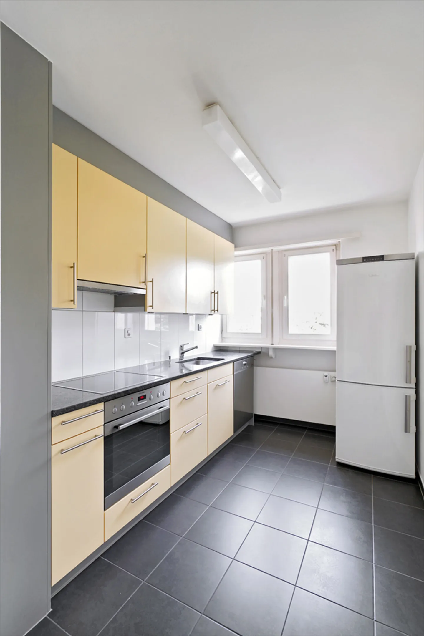 Beautiful apartment for rent in a quiet neighborhood! - Photo 2 of 7