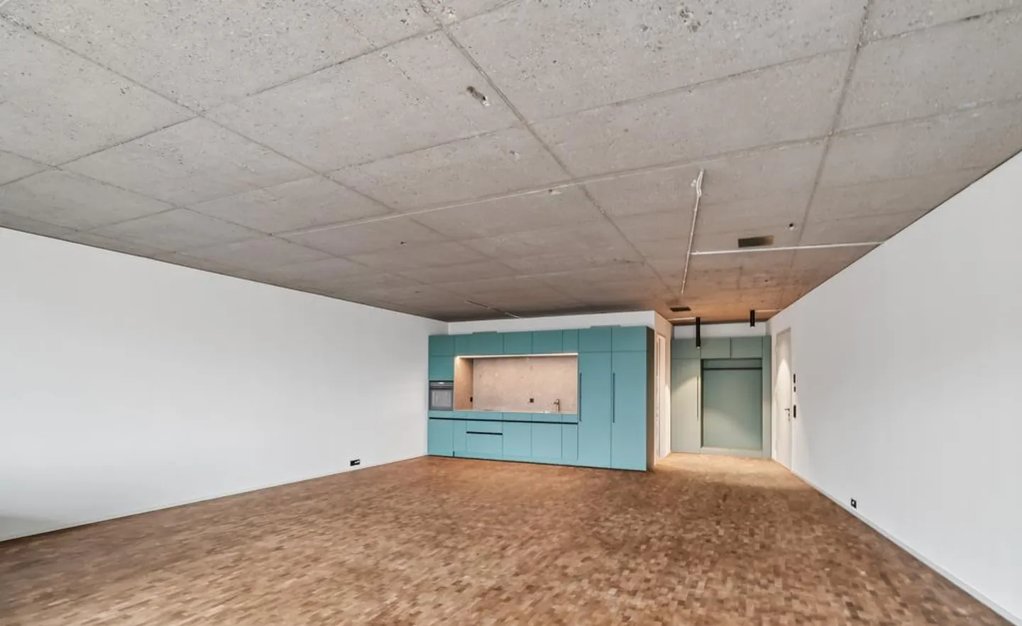 Rent a loft as a studio, showroom or commercial space - Photo 2 of 9