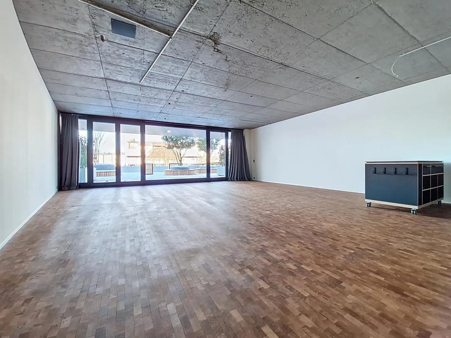 Rent a loft as a studio, showroom or commercial space - Photo 3 of 9