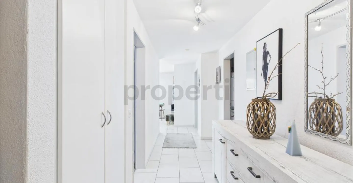 Ein Zuhause, das überzeugt  4.5 Zimmer mit neuer Küche - Photo 2 sur 13