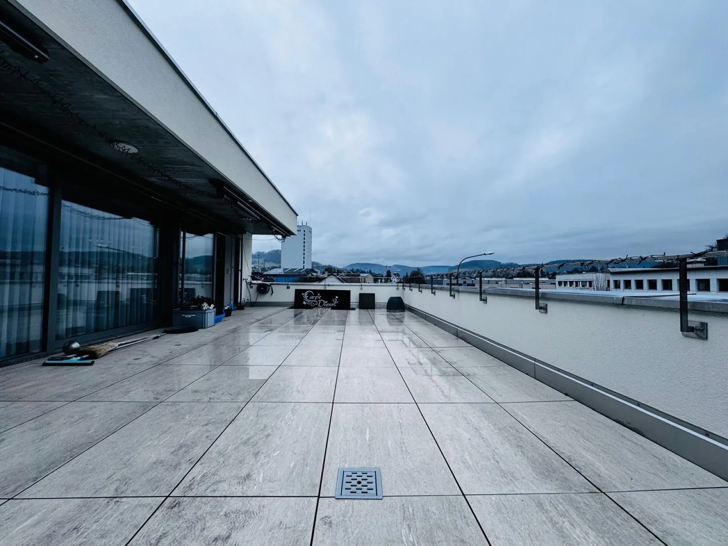 Appartamento attico esclusivo e moderno di 3,5 locali con grande terrazza e lavatrice - Foto 9 di 14