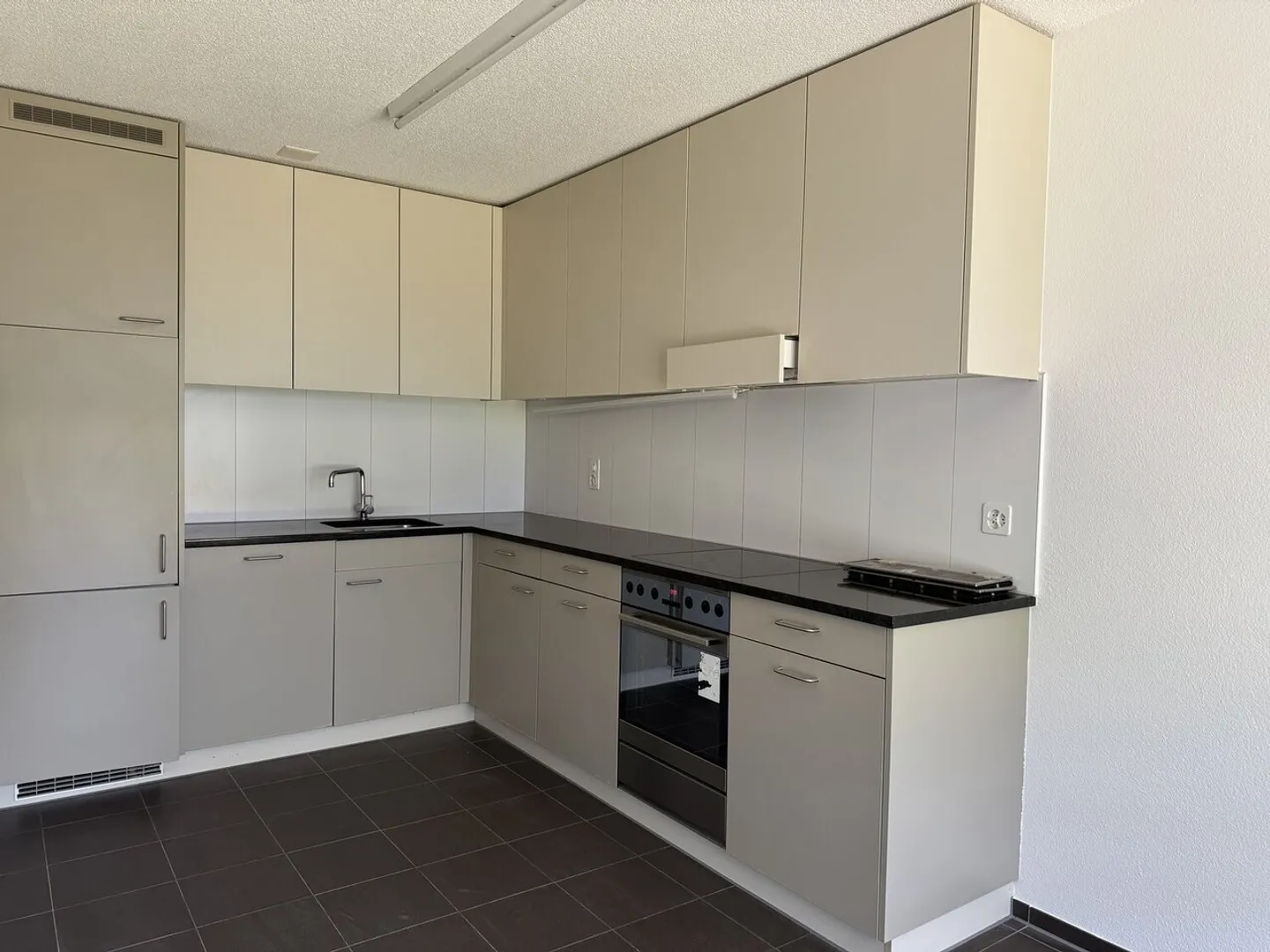 Attractive 4 1/2-room apartment in Münchenbuchsee - Photo 2 of 7