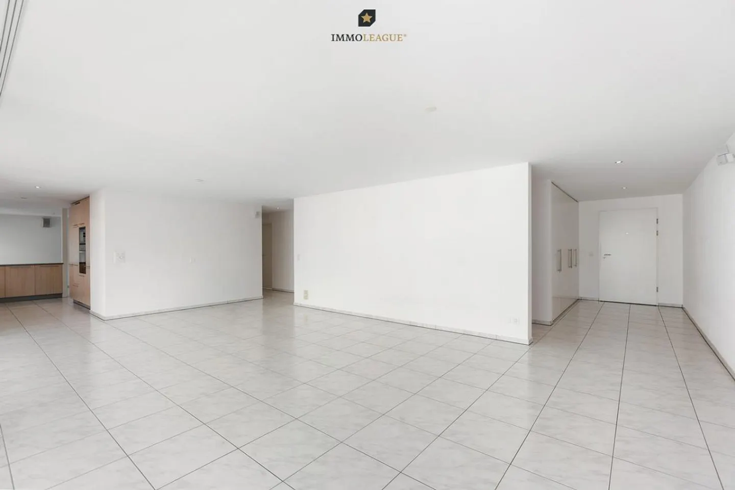 Spacious and Comfortable in a Central Prime Location. - Photo 5 of 15