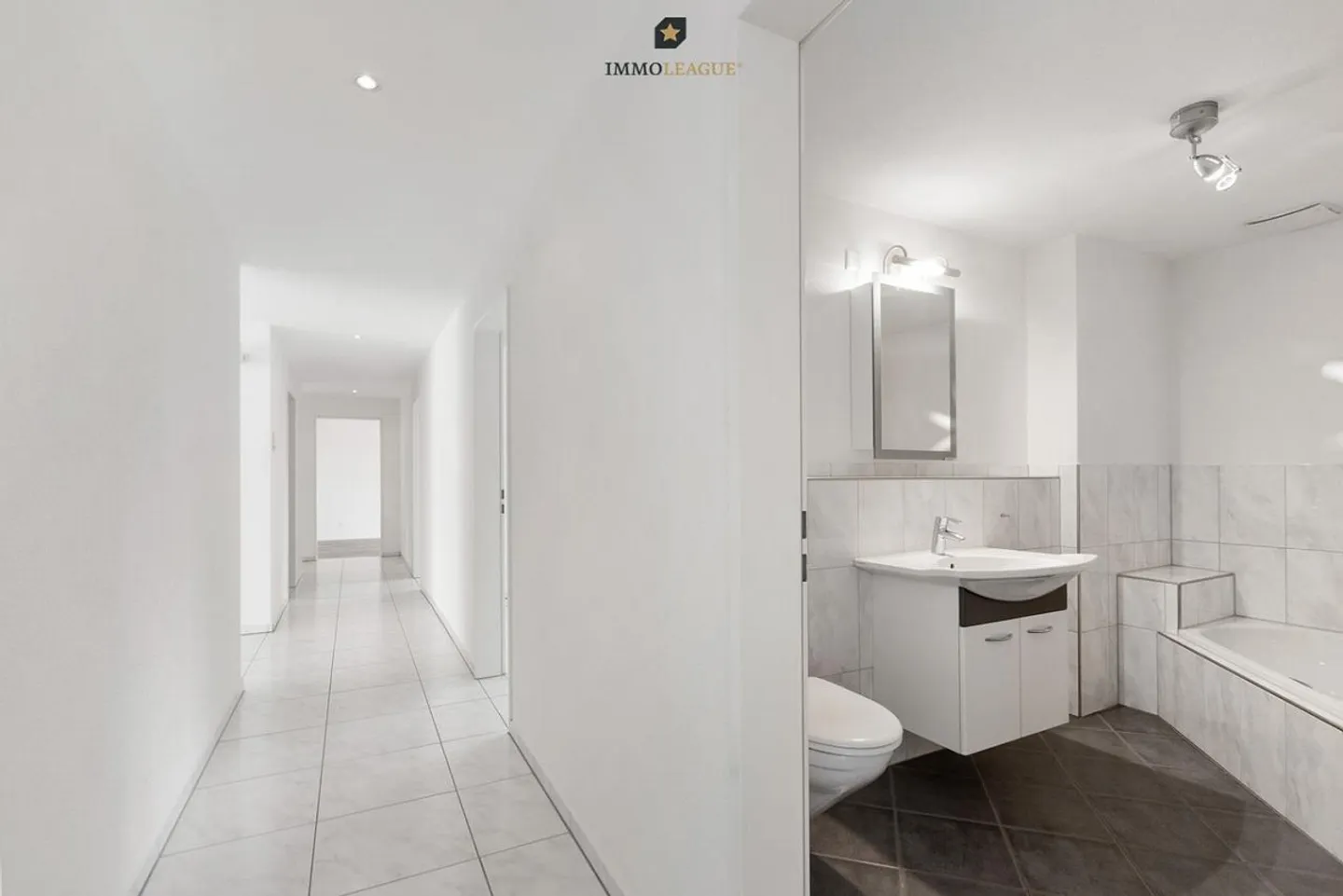 Spacious and Comfortable in a Central Prime Location. - Photo 9 of 15